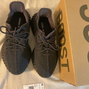 Yeezy Boost 350 V2
